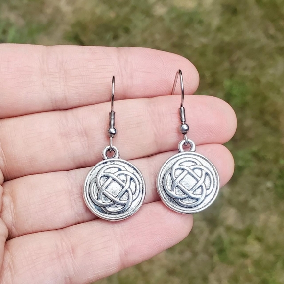 New Handmade Silver Celtic Knot Triquetra Earrings - Picture 3 of 16